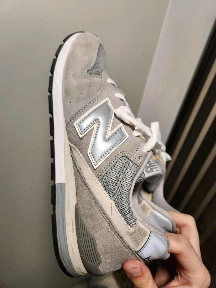 뉴발란스996 그레이 270사이즈 상태 한쪽 밑창약간분리;; 매우싸게 팝니다!! 이미지