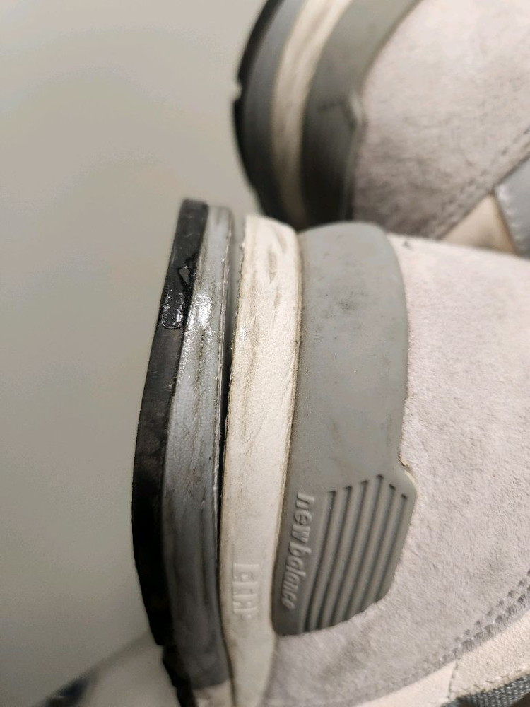 뉴발란스996 그레이 270사이즈 상태 한쪽 밑창약간분리;; 매우싸게 팝니다!! 이미지