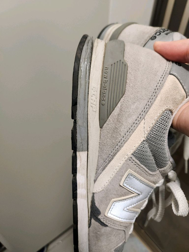뉴발란스996 그레이 270사이즈 상태 한쪽 밑창약간분리;; 매우싸게 팝니다!! 이미지