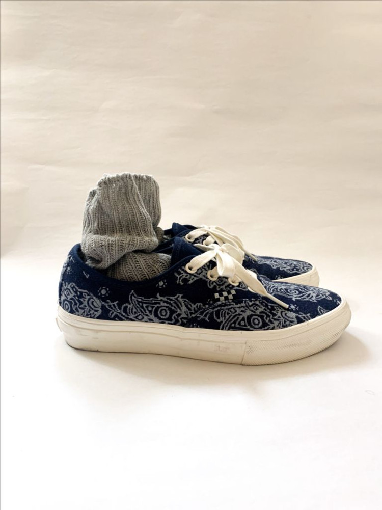 [240mm] 반스 페이즐리 패턴 스니커즈 이미지