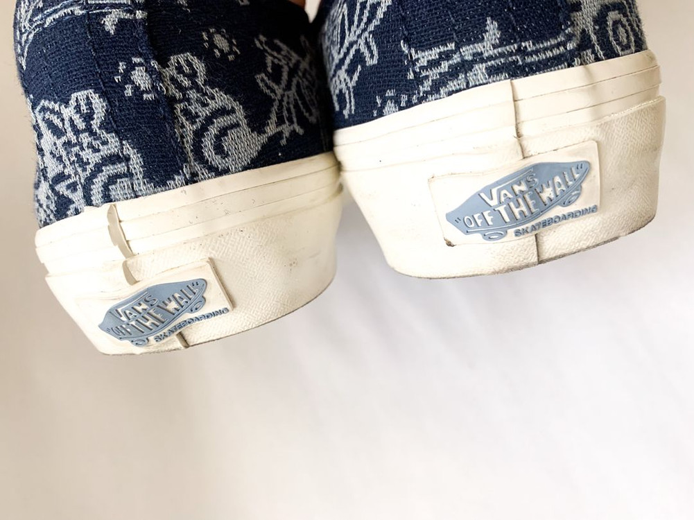 [240mm] 반스 페이즐리 패턴 스니커즈 이미지