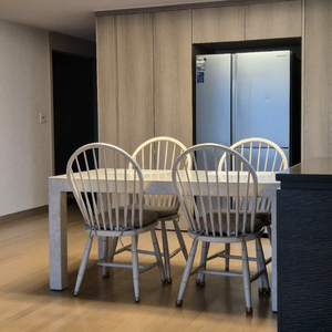 디자인벤처스 모자이크 대리석 테이블 이미지