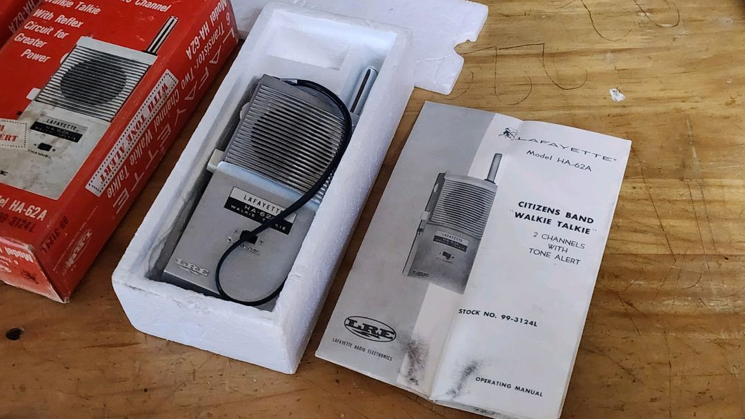 레트로 무전기 1대 (Lafayette 사의 HA-62A 무전기) 이미지