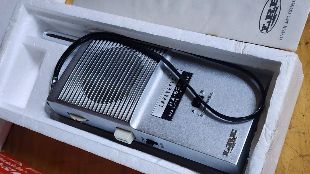 레트로 무전기 1대 (Lafayette 사의 HA-62A 무전기) 이미지