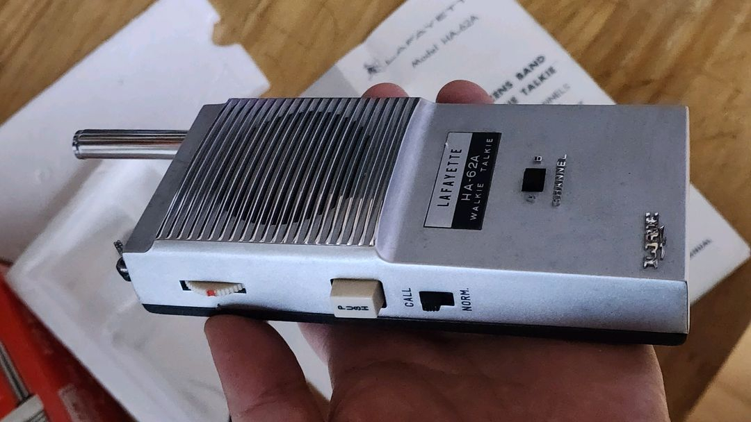 레트로 무전기 1대 (Lafayette 사의 HA-62A 무전기) 이미지