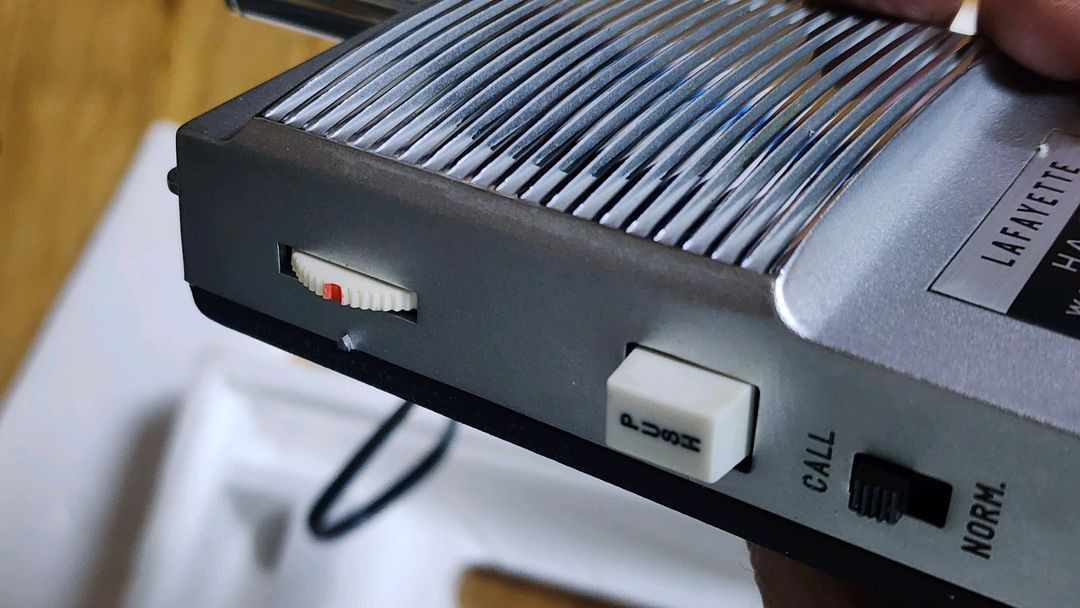 레트로 무전기 1대 (Lafayette 사의 HA-62A 무전기) 이미지