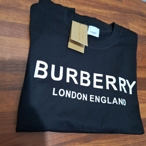 버버리 반팔티 이미지