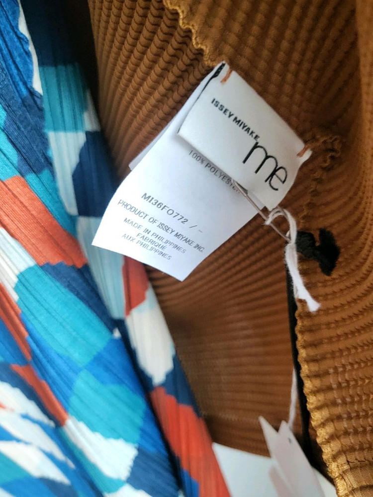 25년 10월 플리츠플리즈 DANCING SQUARE 탑 + 중고미 이세이미야케 스퀘어 스트레치 반팔 가디건 이미지