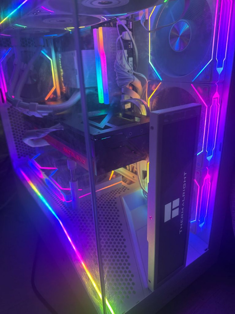 9800x3d 5070ti 본체 이미지
