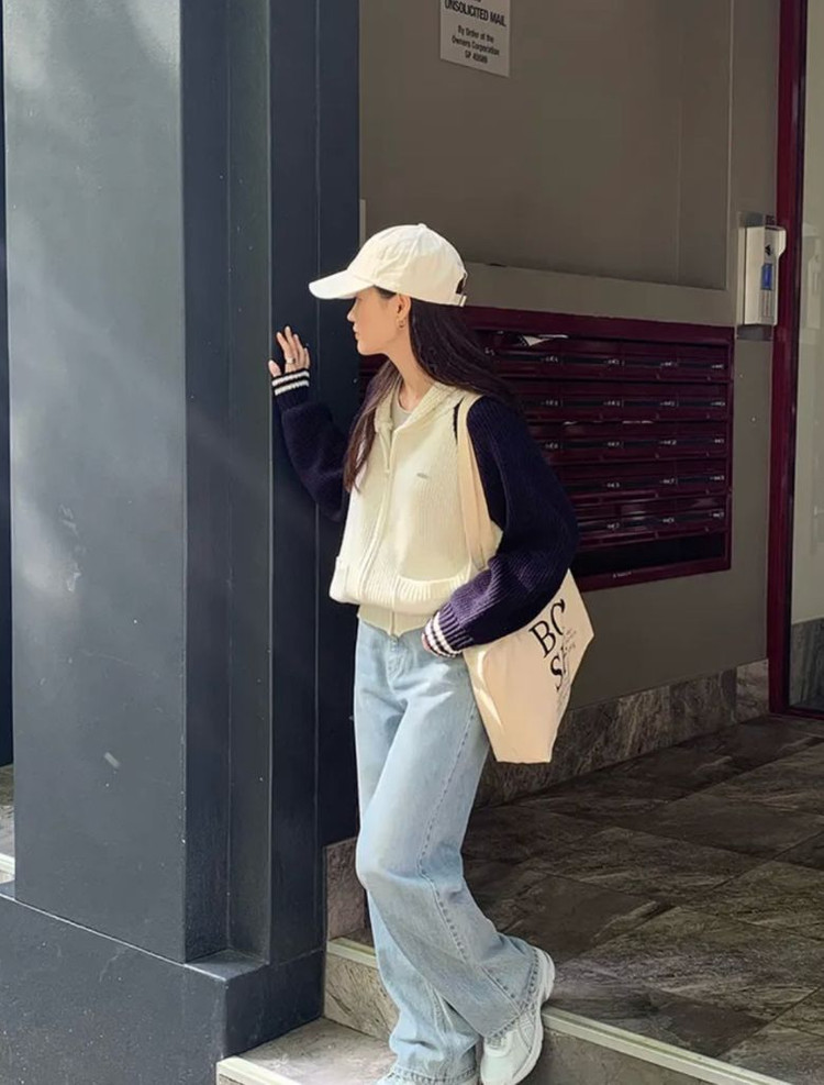 오디너리먼트 바시티 니트집업 이미지