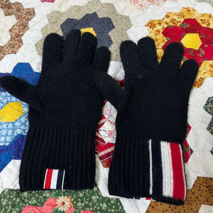 톰브라운 울장갑 정품 이미지