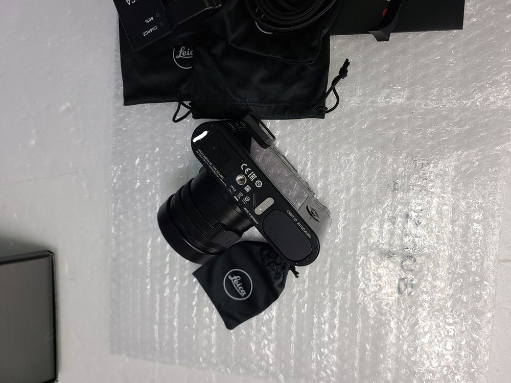 라이카q2 신품급 소장용판매해요.정품엄지그립 하프케이스포함 타기종교환받습니다 이미지