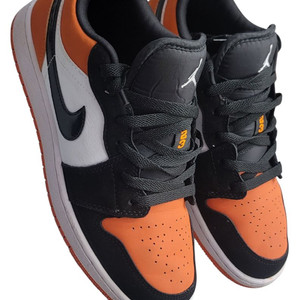 나이키 에어 조던 1 로우 쉐터드 백보드 이미지