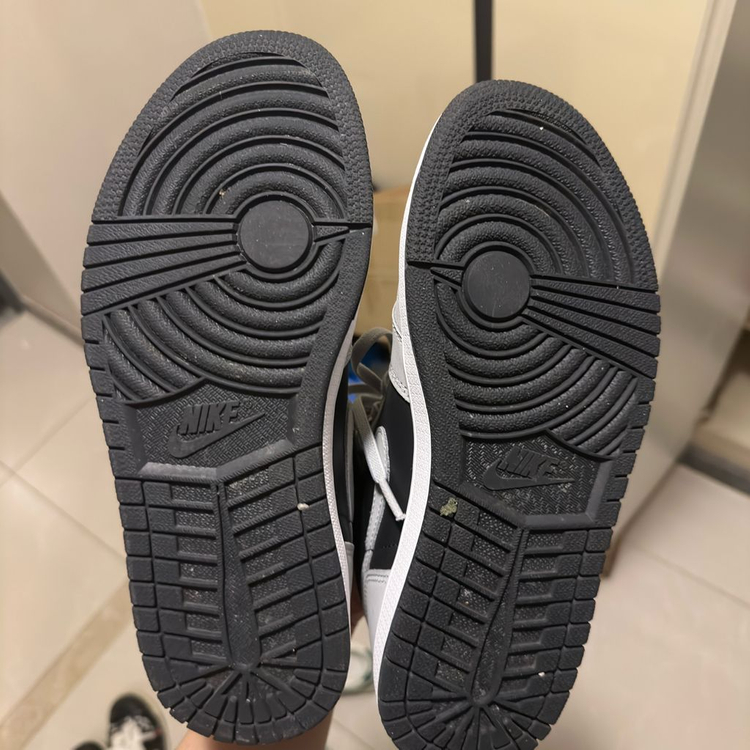 조던 1 레트로 하이 OG 쉐도우 2.0 250사이즈 판매합니다 이미지