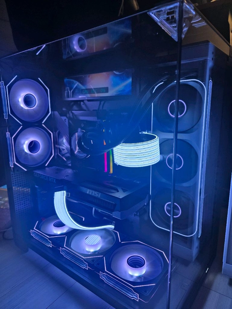 라이젠7 9800xd rtx5080 리안리PC 팝니다 이미지