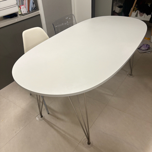 로이퍼니처랩 화이트 테두리 라미네이트 타원형 테이블 1800 프리츠한센st 김해 이미지