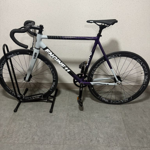 엔진11 2025 에그플랜트 그레이 이미지