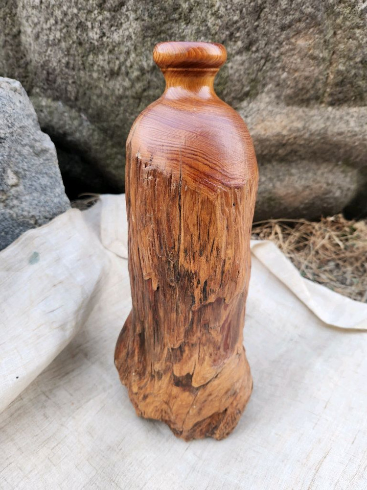 소나무 뿌리로 만든 관솔병 이미지