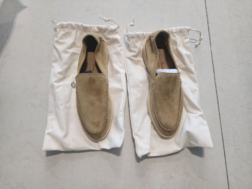 로로피아나 여성스웨이드 로퍼 박스채 새거 240사이즈 팔아요 이미지