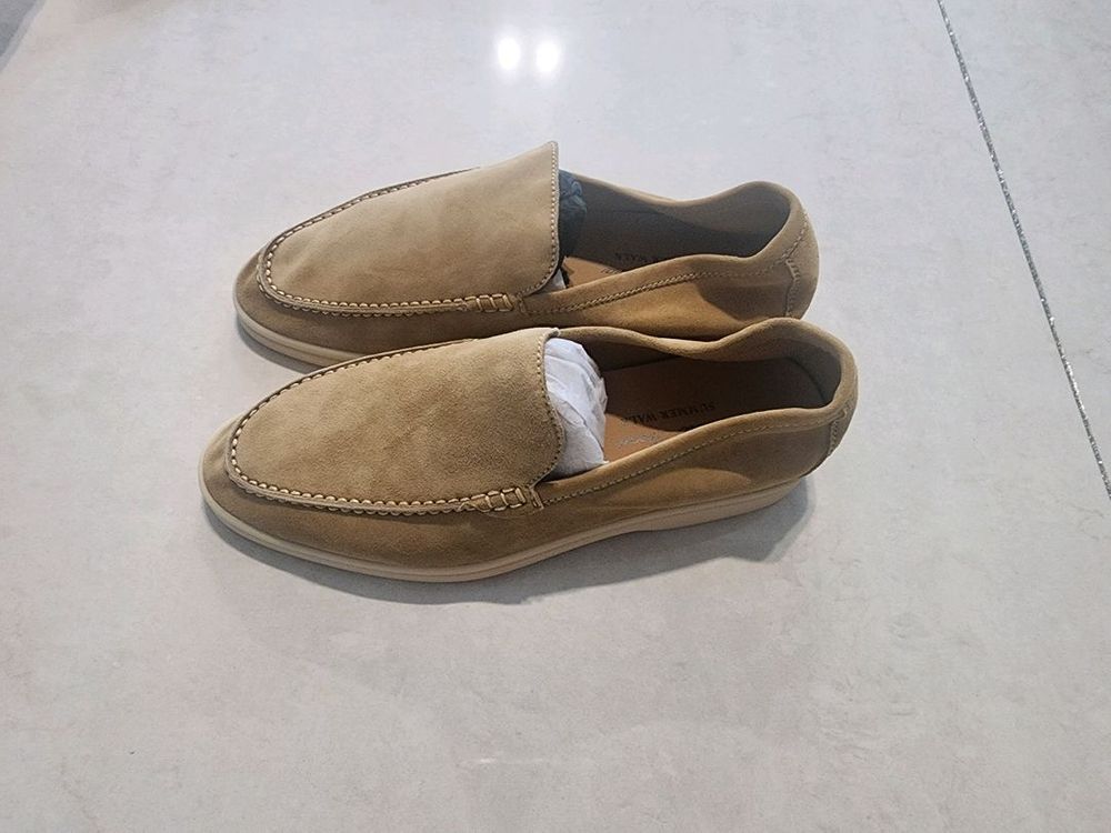 로로피아나 여성스웨이드 로퍼 박스채 새거 240사이즈 팔아요 이미지