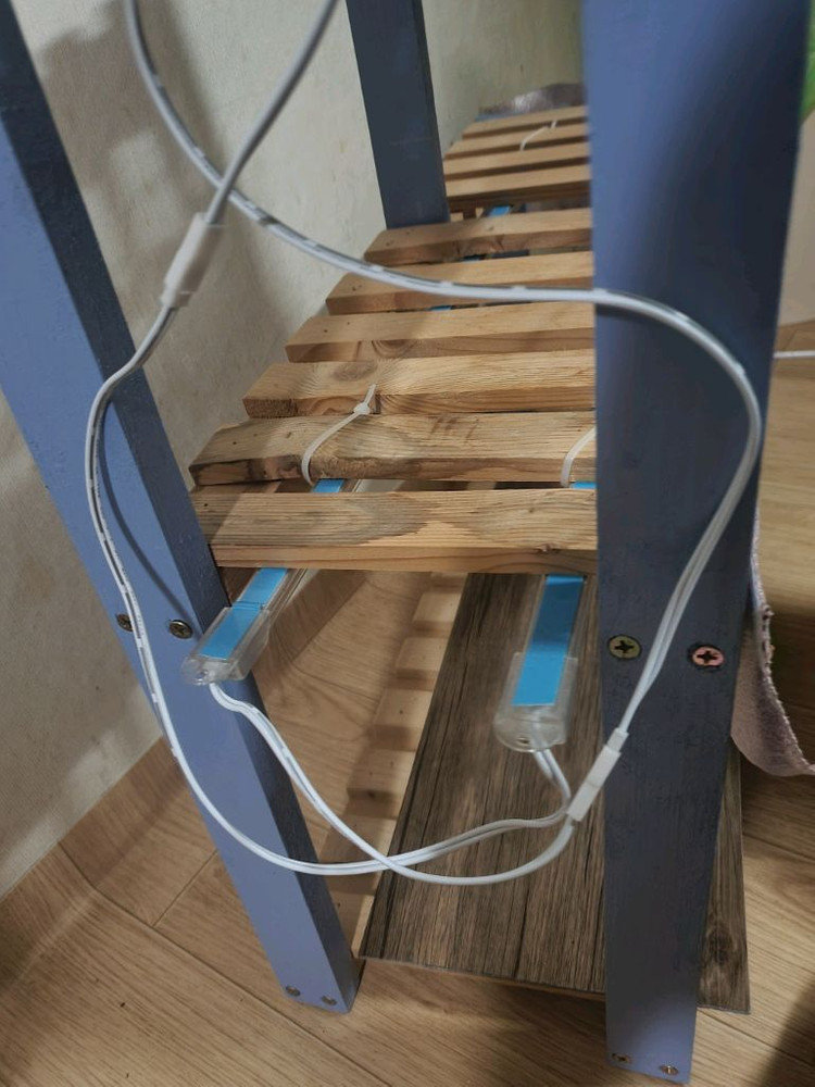 대전직거래/식물 조명등 설치된 원목 소재 2단 화분 선반 55*52*20 이미지