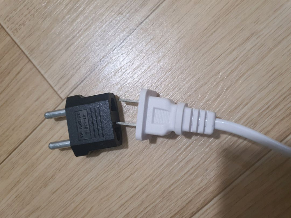 대전직거래/식물 조명등 설치된 원목 소재 2단 화분 선반 55*52*20 이미지