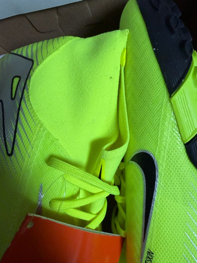 [280] 나이키 줌 머큐리얼 슈퍼플라이10 아카데미 TF 풋살화 이미지