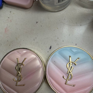 입생로랑 쿠션 케이스 일괄 이미지