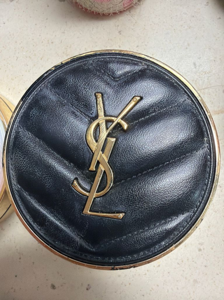 입생로랑 쿠션 케이스 일괄 이미지