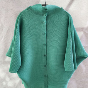 이세이미야케 미 가디건 이미지