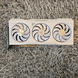 RTX 4080Super 화이트 그래픽카드 이미지