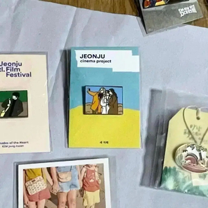 세자매 뱃지 소시민 전주국제영화제 노트 필름 포스트카드 문소리 영화포스터 이미지