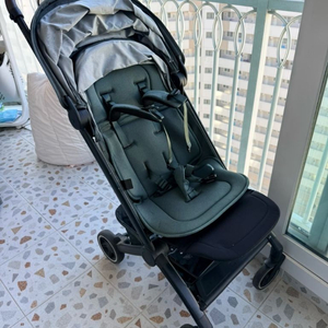 줄즈 에어 플러스 휴대용 유모차 세이지 그린 이미지