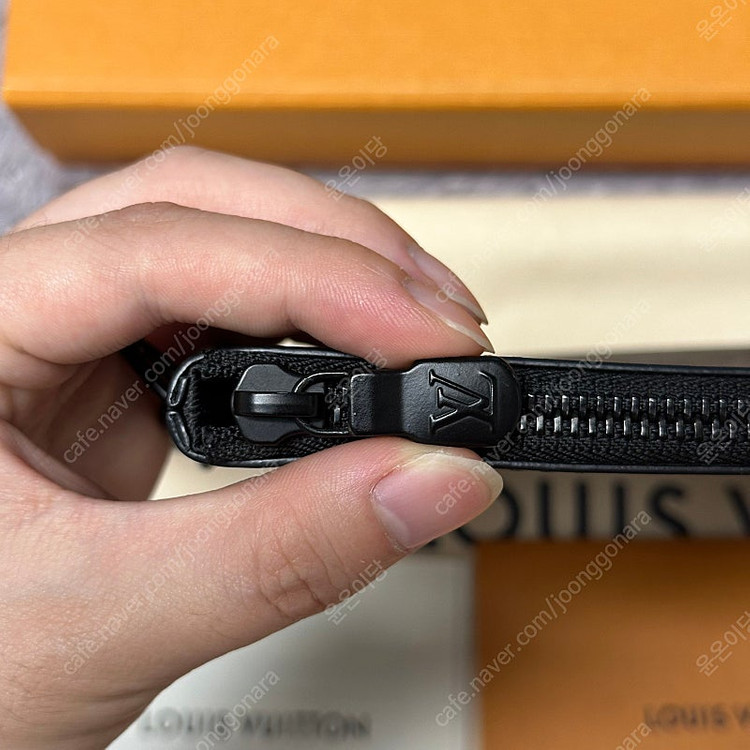 [풀구성] 루이비통 이클립스 포쉐트 투고 클러치 이미지