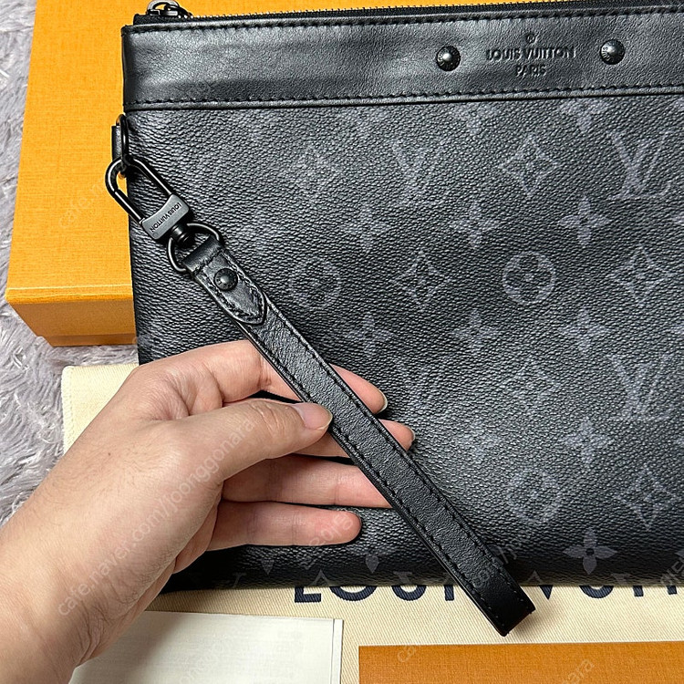 [풀구성] 루이비통 이클립스 포쉐트 투고 클러치 이미지