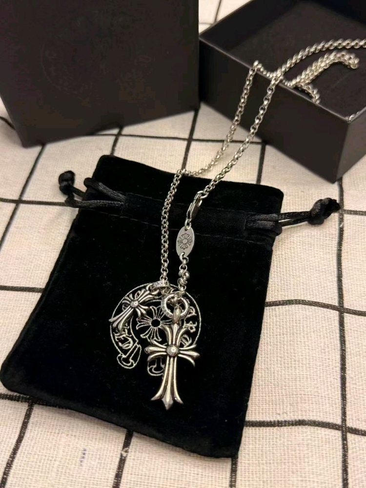 크롬하츠 크로스 펜던트 목걸이 이미지