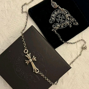 크롬하츠 실버 크로스 목걸이 이미지