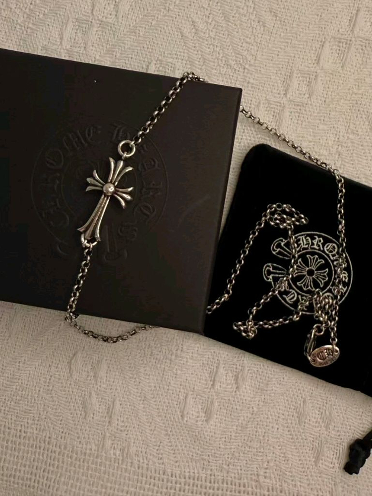 크롬하츠 실버 크로스 목걸이 이미지