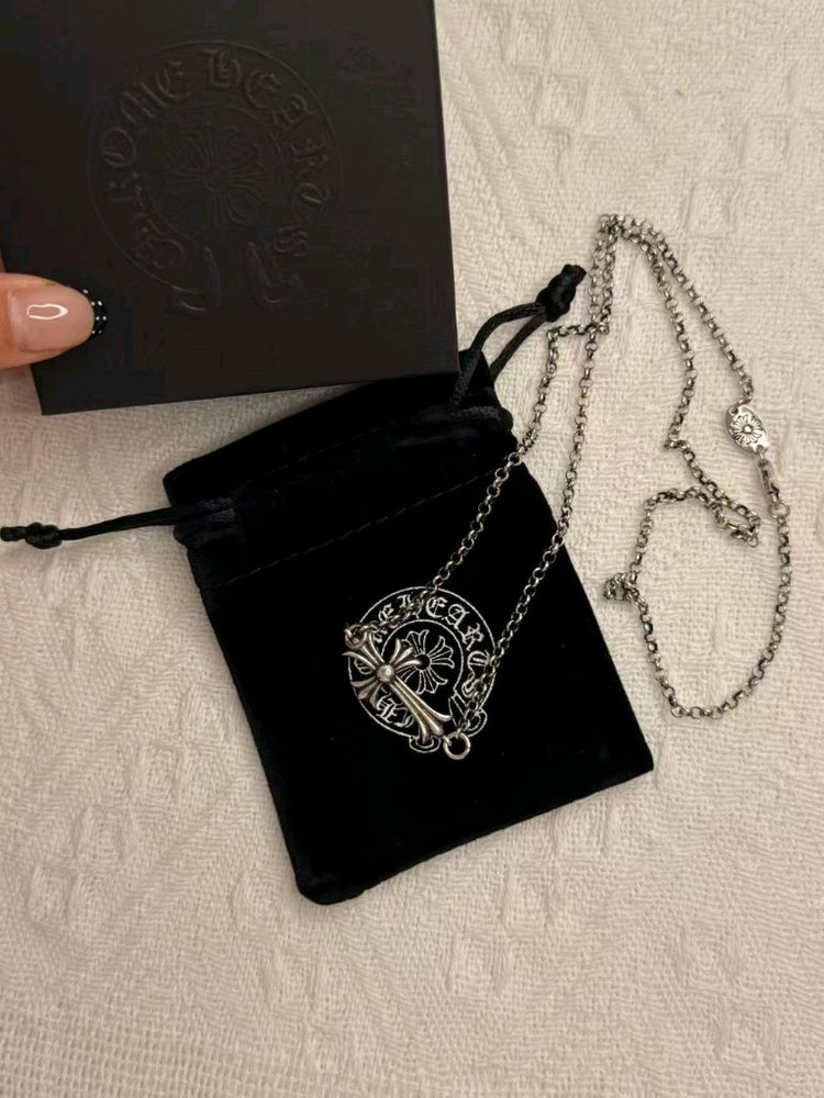 크롬하츠 실버 크로스 목걸이 이미지