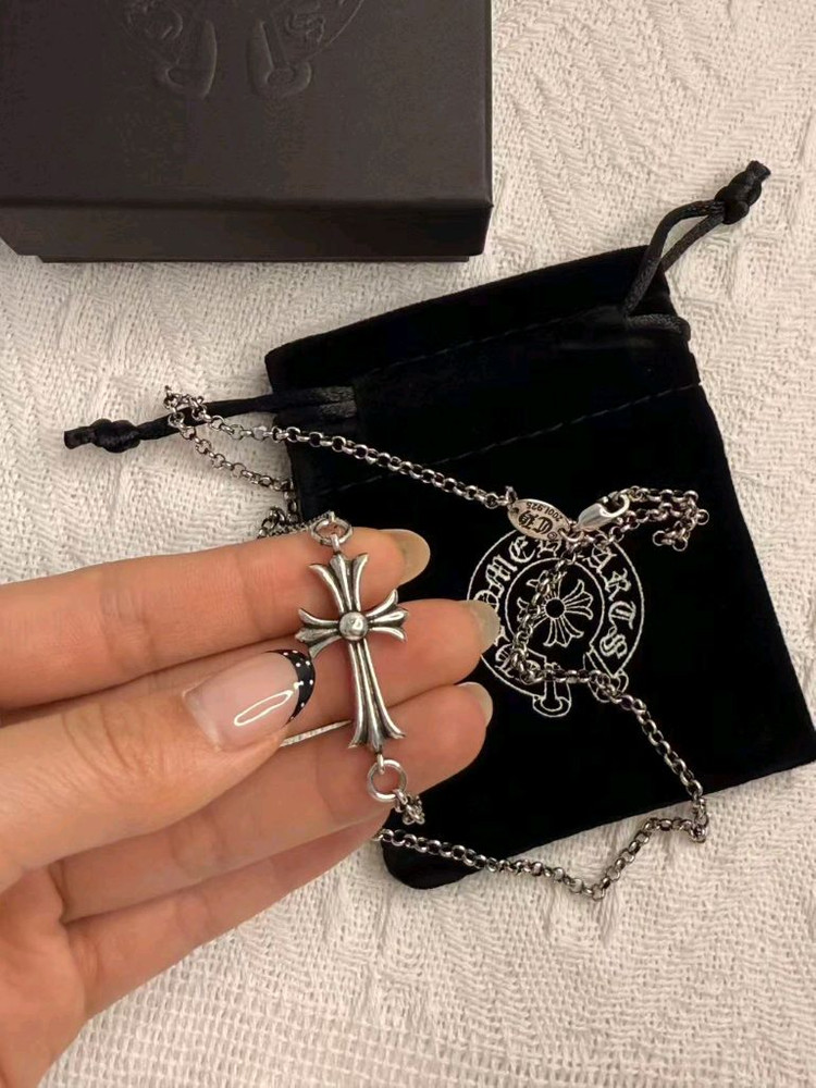 크롬하츠 실버 크로스 목걸이 이미지