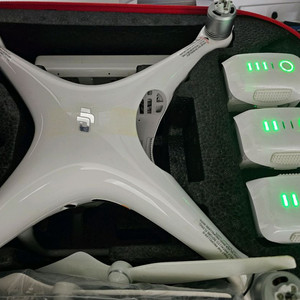 드론 본체 새제품 - 팬텀4프로(배터리3개) 이미지