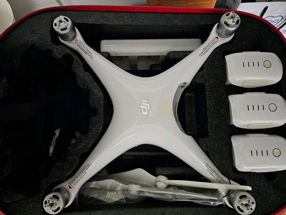 드론 본체 새제품 - 팬텀4프로(배터리3개) 이미지
