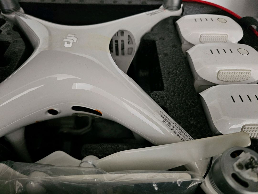 드론 본체 새제품 - 팬텀4프로(배터리3개) 이미지