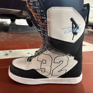 써리투 스노우보드 부츠 이미지