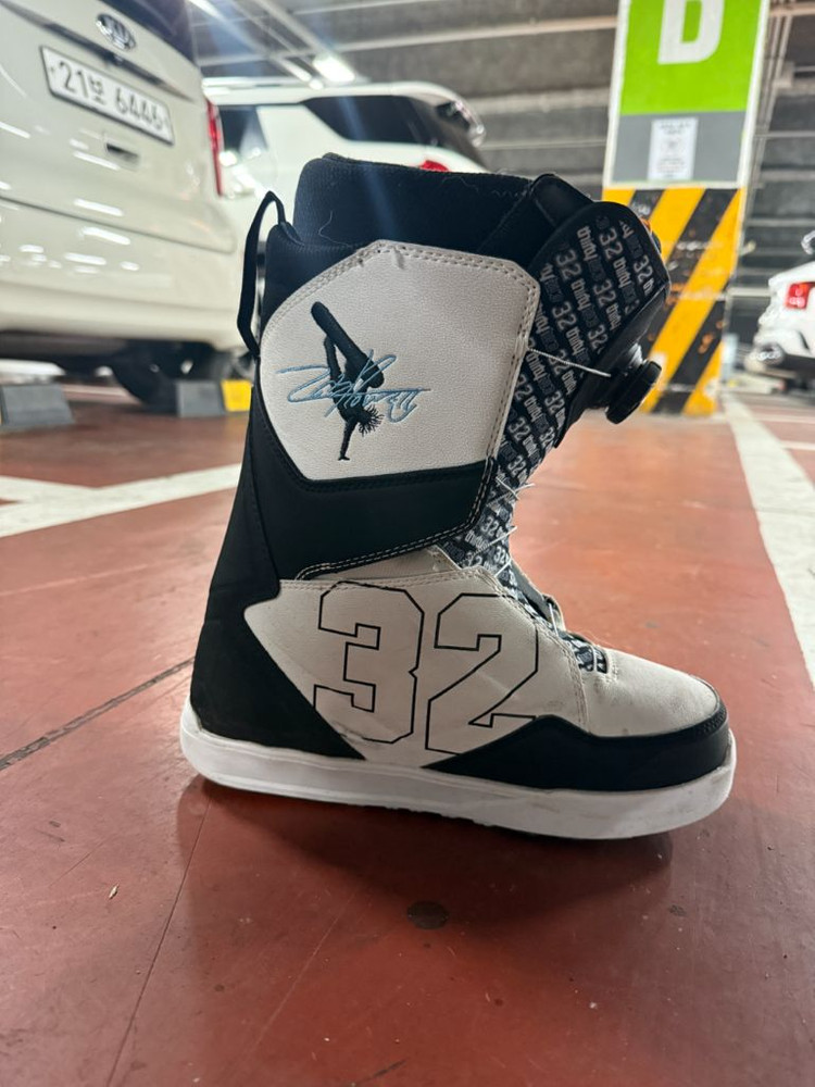 써리투 스노우보드 부츠 이미지