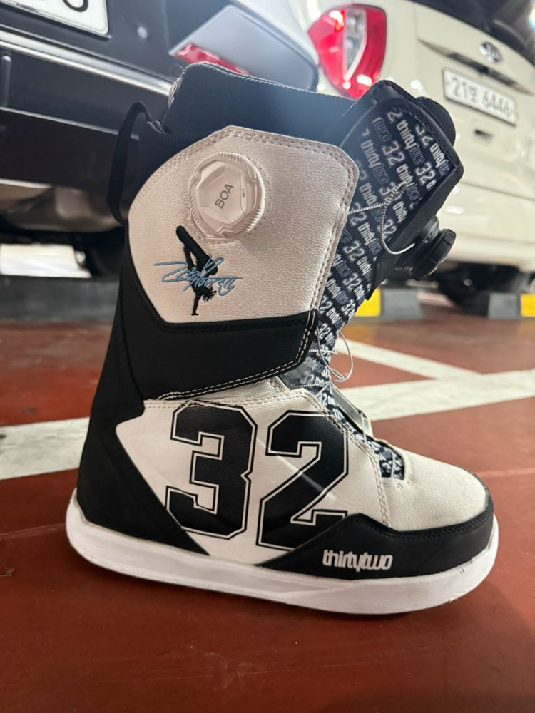 써리투 스노우보드 부츠 이미지