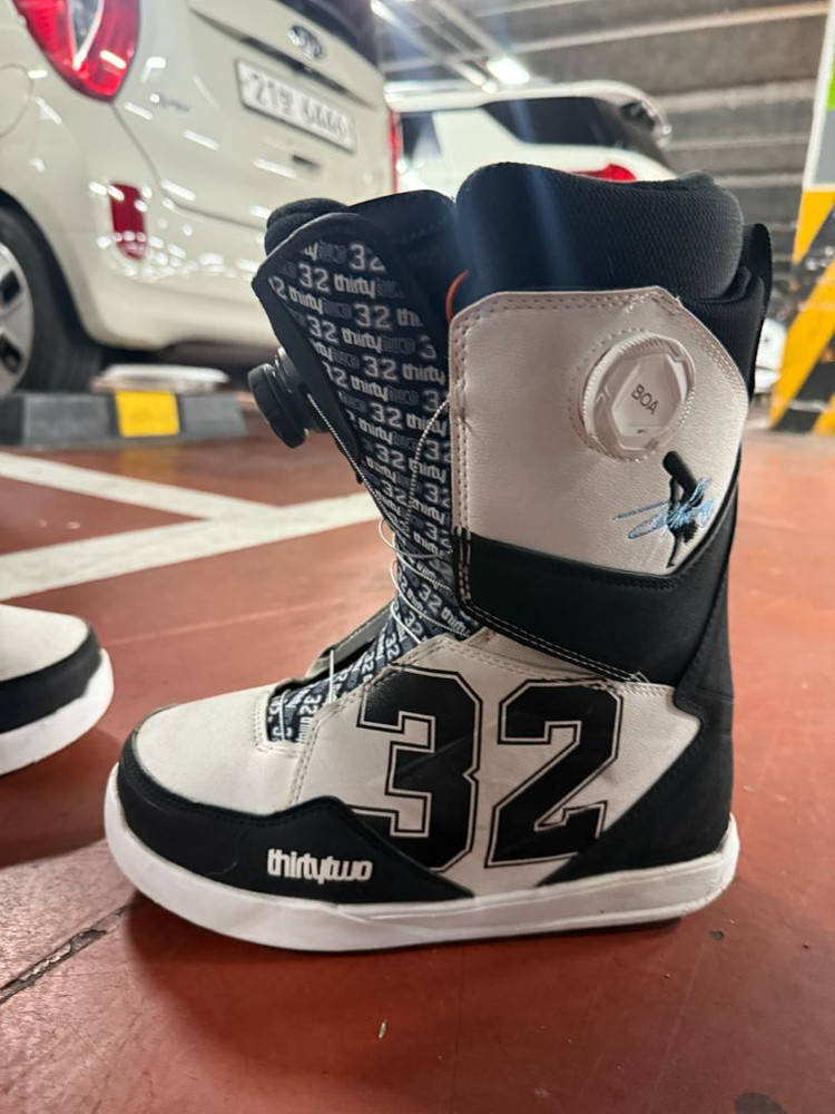 써리투 스노우보드 부츠 이미지