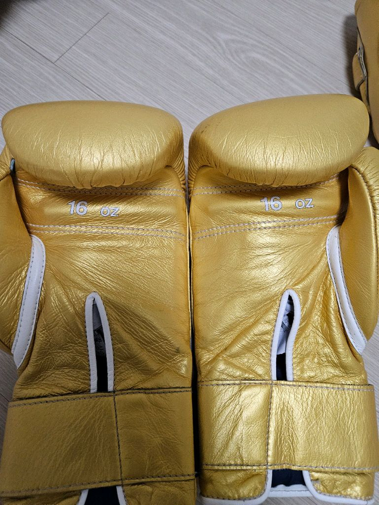 위닝 글러브, 헤드기어, 그로인 가드 황금색 풀세트 판매합니다. 이미지