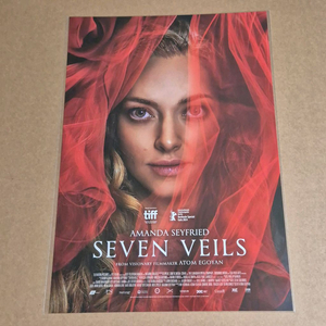 세븐베일즈 오리지널 포스터 영화 특전 굿즈 아만다 사이프리드 이미지