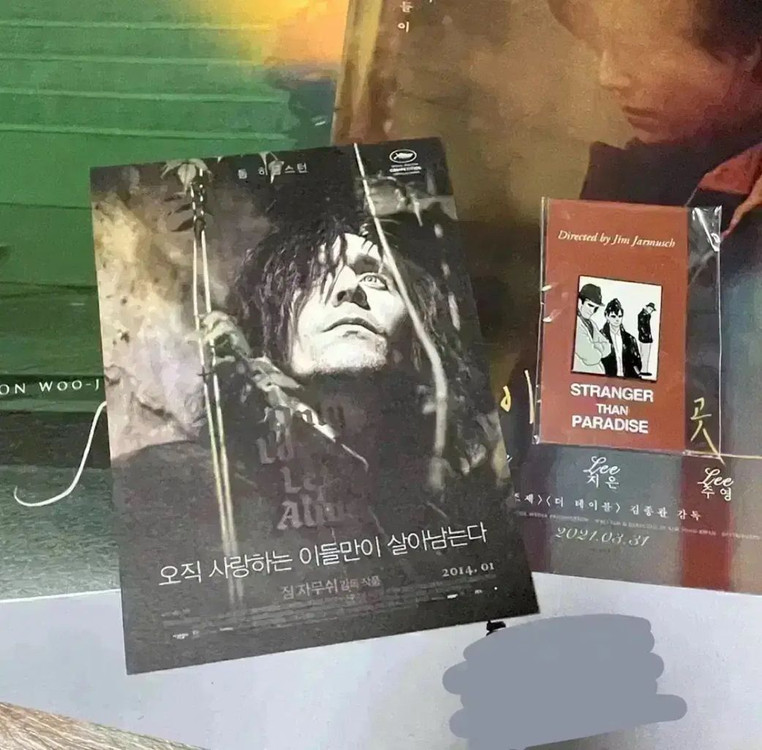 패터슨 아티스트 뱃지 출근길 짐자무쉬 영화 아담드라이버 굿즈패키지 이미지